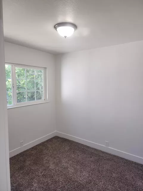 940 E Lyndale Dr, Tulare, CA 93274 photo 13