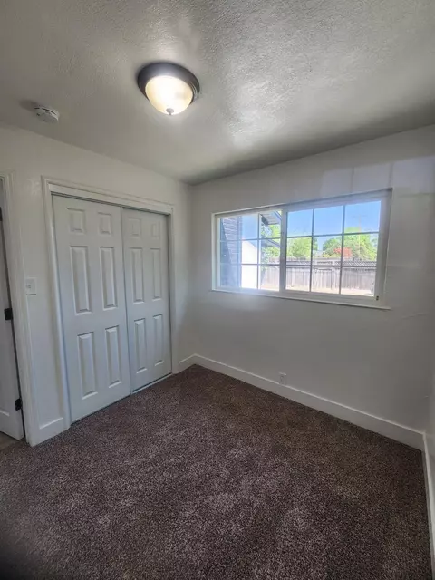 940 E Lyndale Dr, Tulare, CA 93274 photo 15