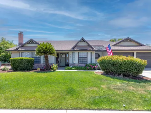727 W Vassar Ave, Visalia, CA 93277