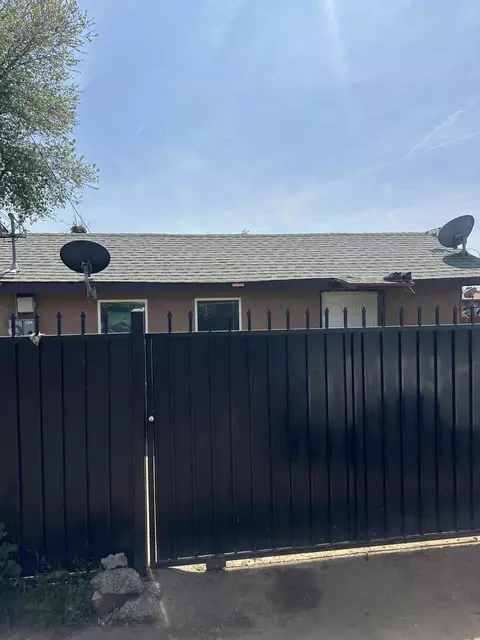 Exterior - 23072 Bruce Dr, Strathmore, CA 93267 photo 4 of 7