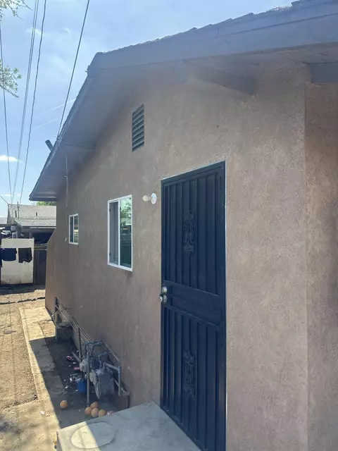 Exterior - 23072 Bruce Dr, Strathmore, CA 93267 photo 6 of 7