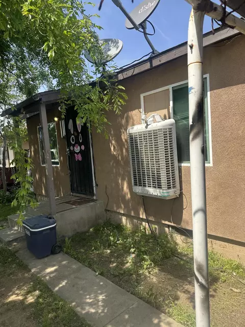 Exterior - 23072 Bruce Dr, Strathmore, CA 93267 photo 2 of 7