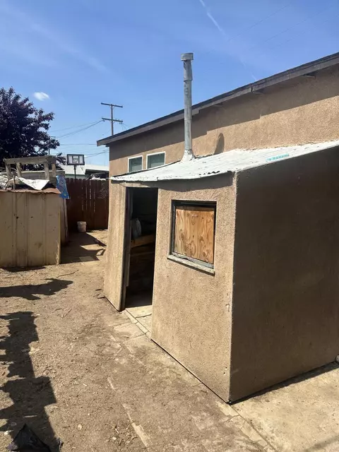 Exterior - 23072 Bruce Dr, Strathmore, CA 93267 photo 7 of 7