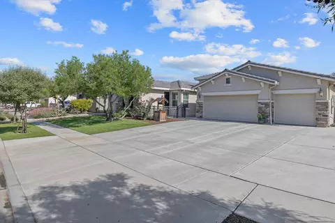 958 W Quail Rock Way, Hanford, CA 93230