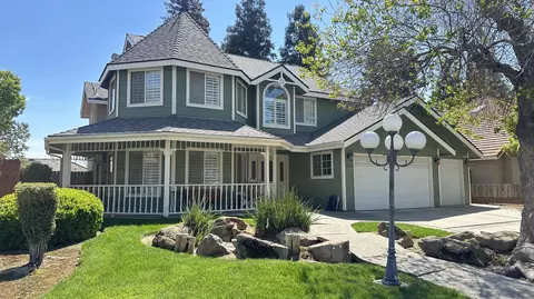 8172 N 8th St, Fresno, CA 93720