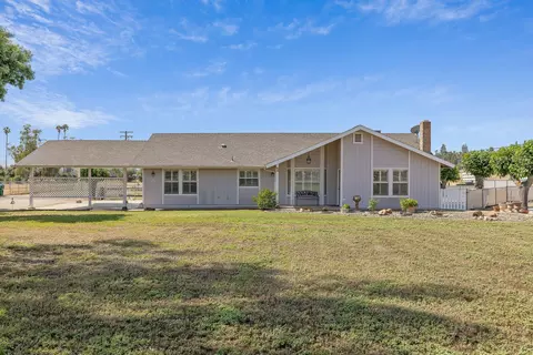 141 W Reid Ave, Porterville, CA 93257