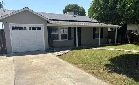 213 W Howard Ave, Visalia, CA 93277