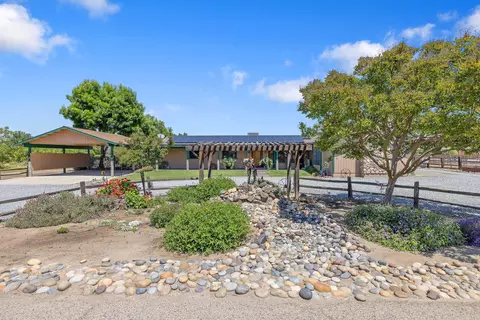 21366 Main Dr, Woodlake, CA 93286
