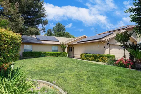 2160 E Alpine Ct, Tulare, CA 93274 photo 2