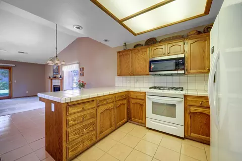 2160 E Alpine Ct, Tulare, CA 93274 photo 14