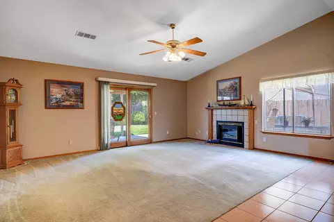 2160 E Alpine Ct, Tulare, CA 93274 photo 7
