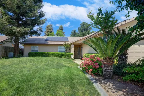 2160 E Alpine Ct, Tulare, CA 93274 photo 3