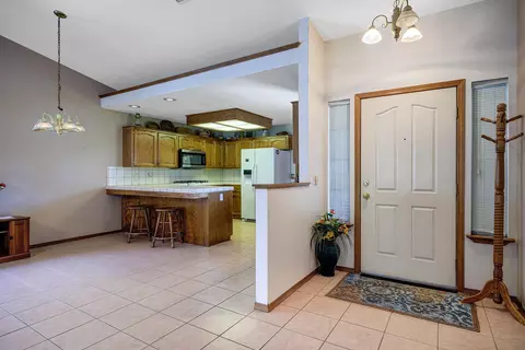 2160 E Alpine Ct, Tulare, CA 93274 photo 6