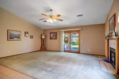 2160 E Alpine Ct, Tulare, CA 93274 photo 8