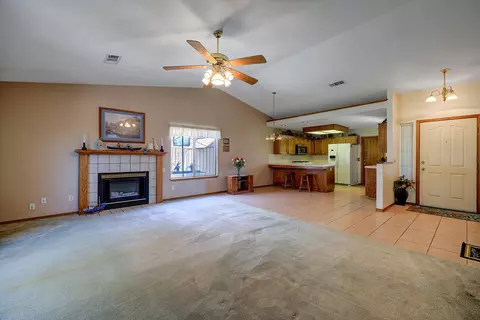 2160 E Alpine Ct, Tulare, CA 93274 photo 10