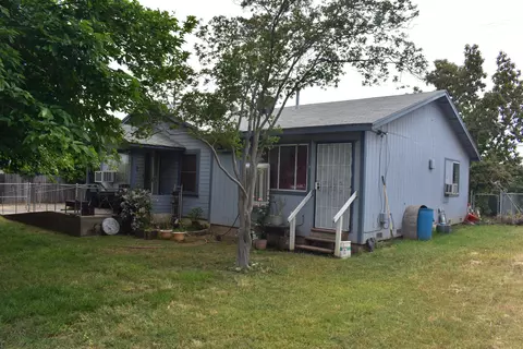 361 S Valencia Blvd, Woodlake, CA 93286