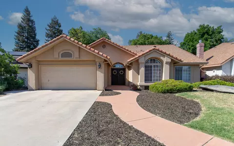4932 W Leighson Ave, Visalia, CA 93291