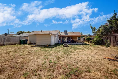 Exterior - 1406 De Witt Ave, Sanger, CA 93657 photo 5 of 6
