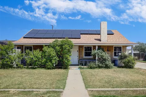 1406 De Witt Ave, Sanger, CA 93657