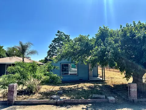 490 S Elm St, Pixley, CA 93256