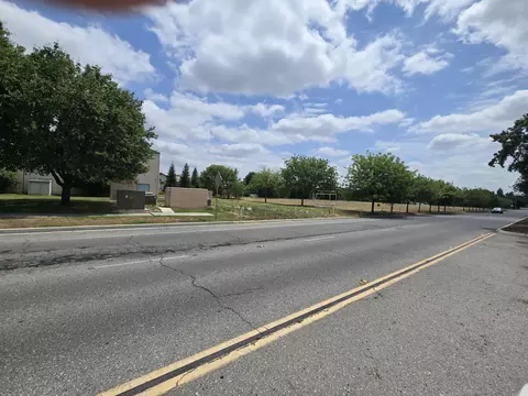 3838 S S Court St S, Visalia, CA 93277