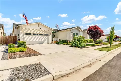 320 E Tyler Ct, Visalia, CA 93291