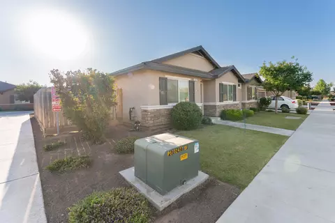 899 Creekview St, Porterville, CA 93257