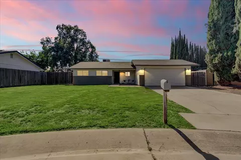 3705 S Valley Ct, Visalia, CA 93277