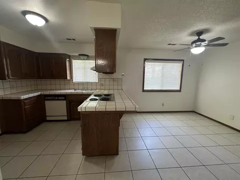 433 E Washington Ave, Tulare, CA 93274 photo 7