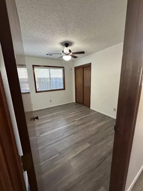 433 E Washington Ave, Tulare, CA 93274 photo 15