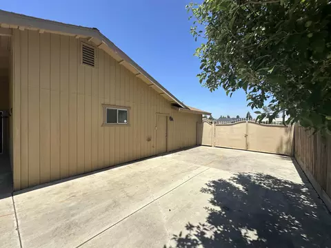 433 E Washington Ave, Tulare, CA 93274 photo 21