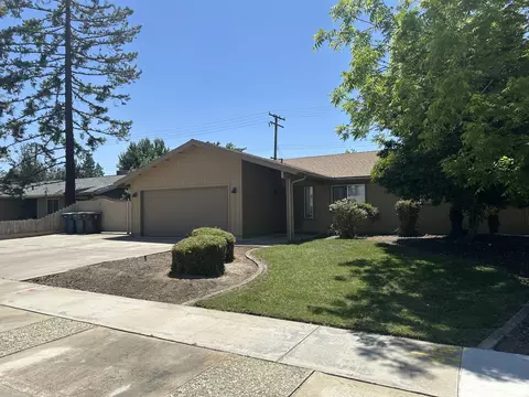 433 E Washington Ave, Tulare, CA 93274 photo 3