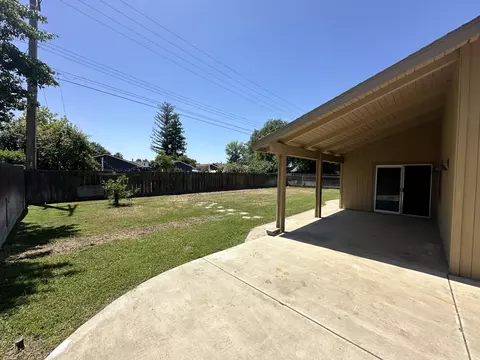 433 E Washington Ave, Tulare, CA 93274 photo 20