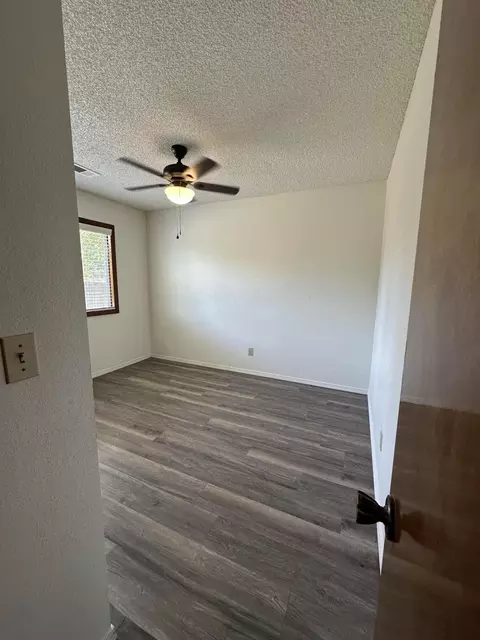 433 E Washington Ave, Tulare, CA 93274 photo 13