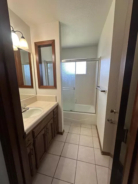 433 E Washington Ave, Tulare, CA 93274 photo 14