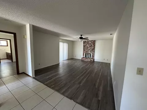 433 E Washington Ave, Tulare, CA 93274 photo 5