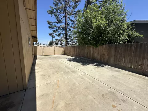 433 E Washington Ave, Tulare, CA 93274 photo 18