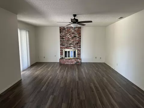 433 E Washington Ave, Tulare, CA 93274 photo 6