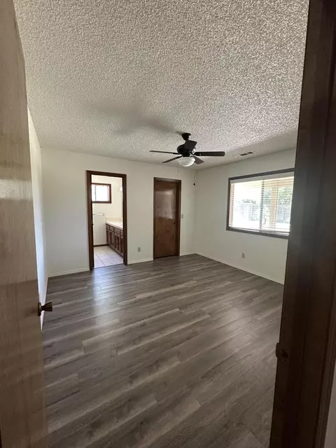 433 E Washington Ave, Tulare, CA 93274 photo 10