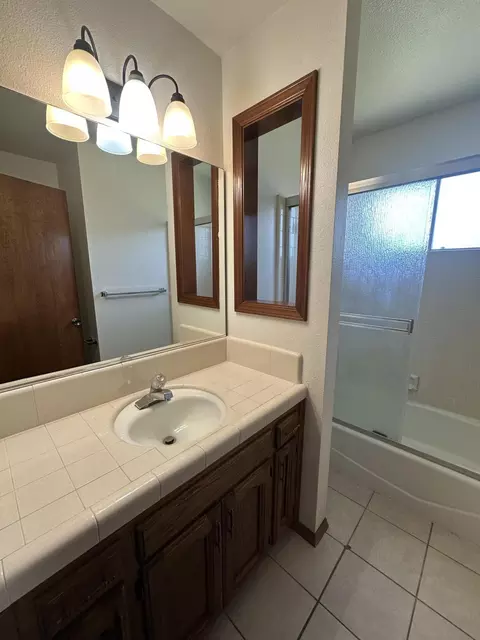 433 E Washington Ave, Tulare, CA 93274 photo 12
