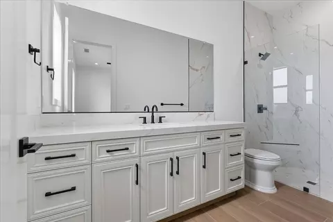 Bath - Undisclosed, Exeter, CA 93221 photo 2 of 9
