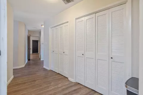 Entry Way - 300 Valencia Dr, Exeter, CA 93221 photo 5 of 9
