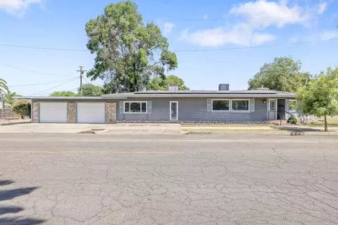 Exterior - 300 Valencia Dr, Exeter, CA 93221 photo 3 of 16
