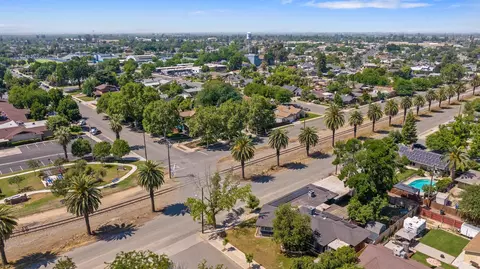 View/Area - 300 Valencia Dr, Exeter, CA 93221 photo 3 of 6