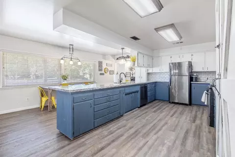 Kitchen - 300 Valencia Dr, Exeter, CA 93221 photo 2 of 5