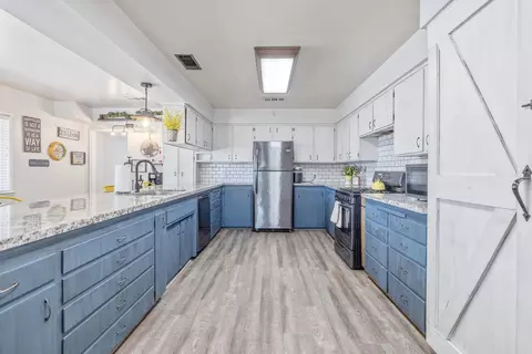 Kitchen - 300 Valencia Dr, Exeter, CA 93221 photo 1 of 5