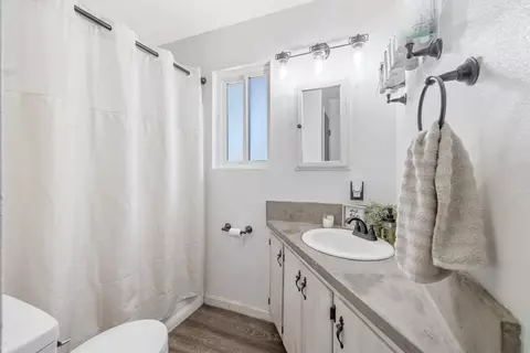Bath - 300 Valencia Dr, Exeter, CA 93221 photo 7 of 7