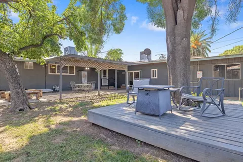 Exterior - 300 Valencia Dr, Exeter, CA 93221 photo 10 of 16