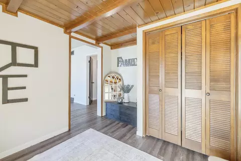 Entry Way - 300 Valencia Dr, Exeter, CA 93221 photo 2 of 9