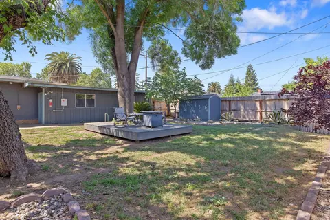 Exterior - 300 Valencia Dr, Exeter, CA 93221 photo 5 of 16